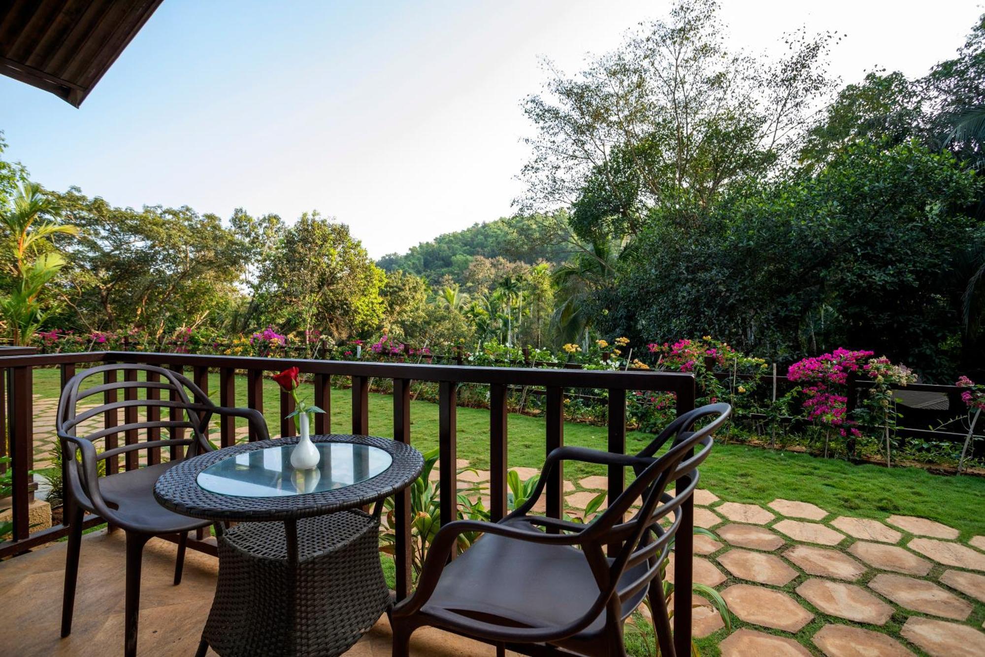 Hotel Stone Wood Premier Gokarna à Gokarna  Extérieur photo