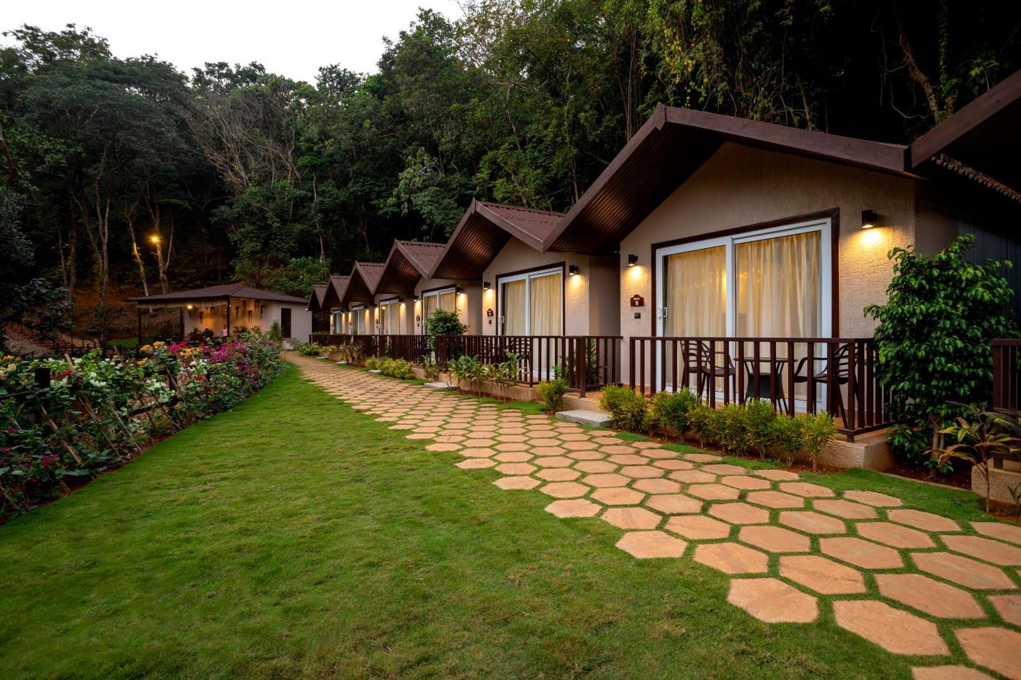 Hotel Stone Wood Premier Gokarna à Gokarna  Extérieur photo