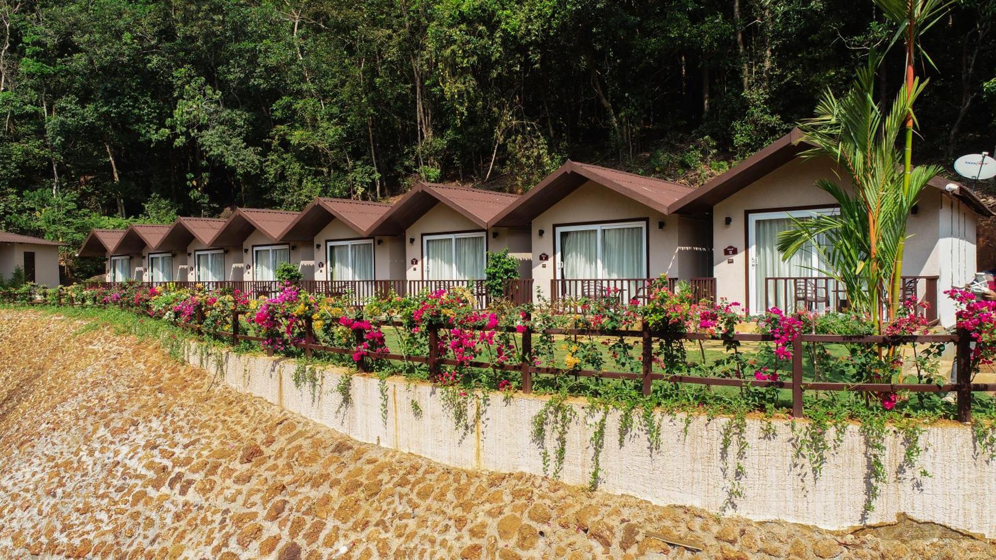 Hotel Stone Wood Premier Gokarna à Gokarna  Extérieur photo