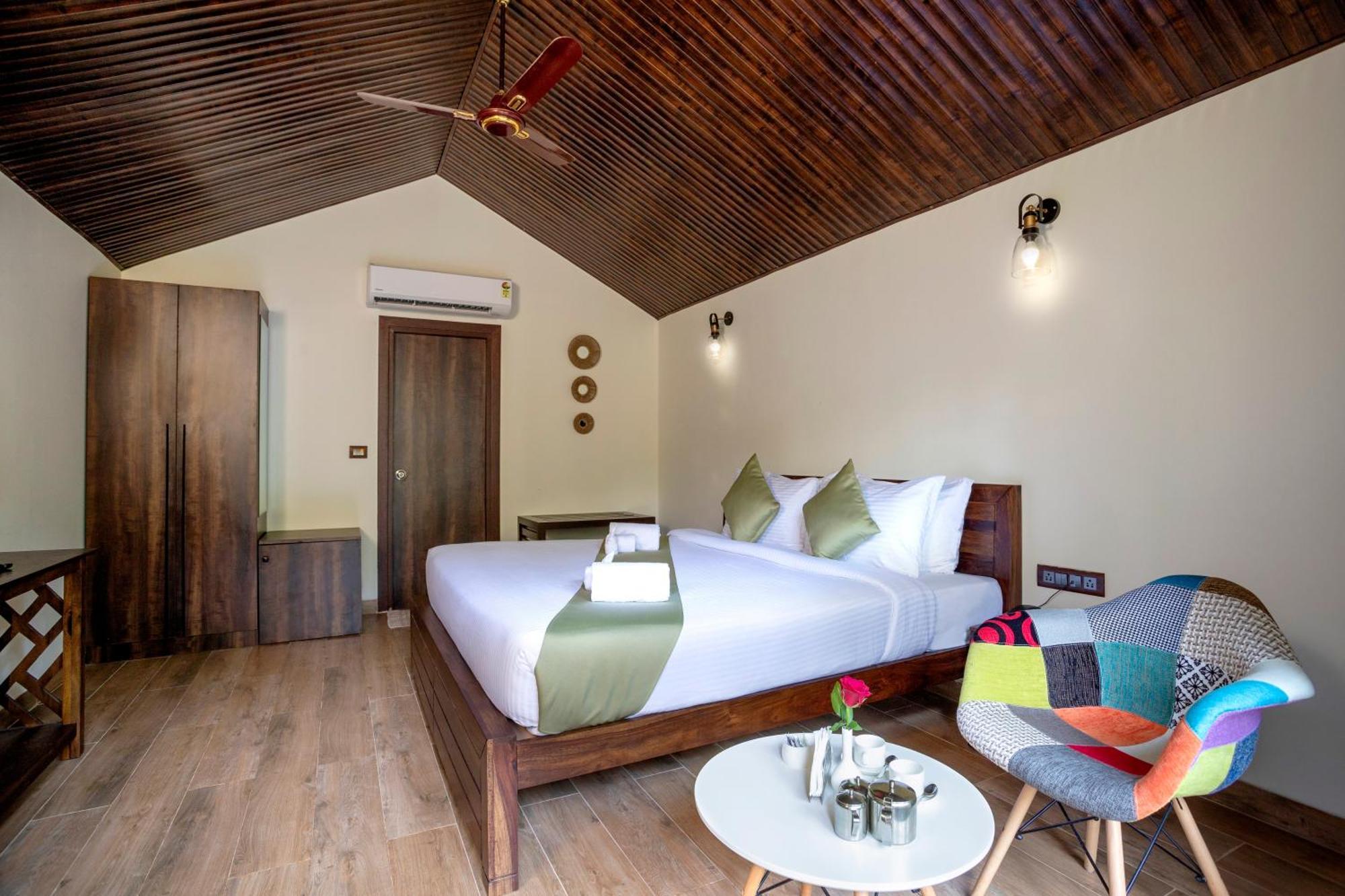 Hotel Stone Wood Premier Gokarna à Gokarna  Extérieur photo