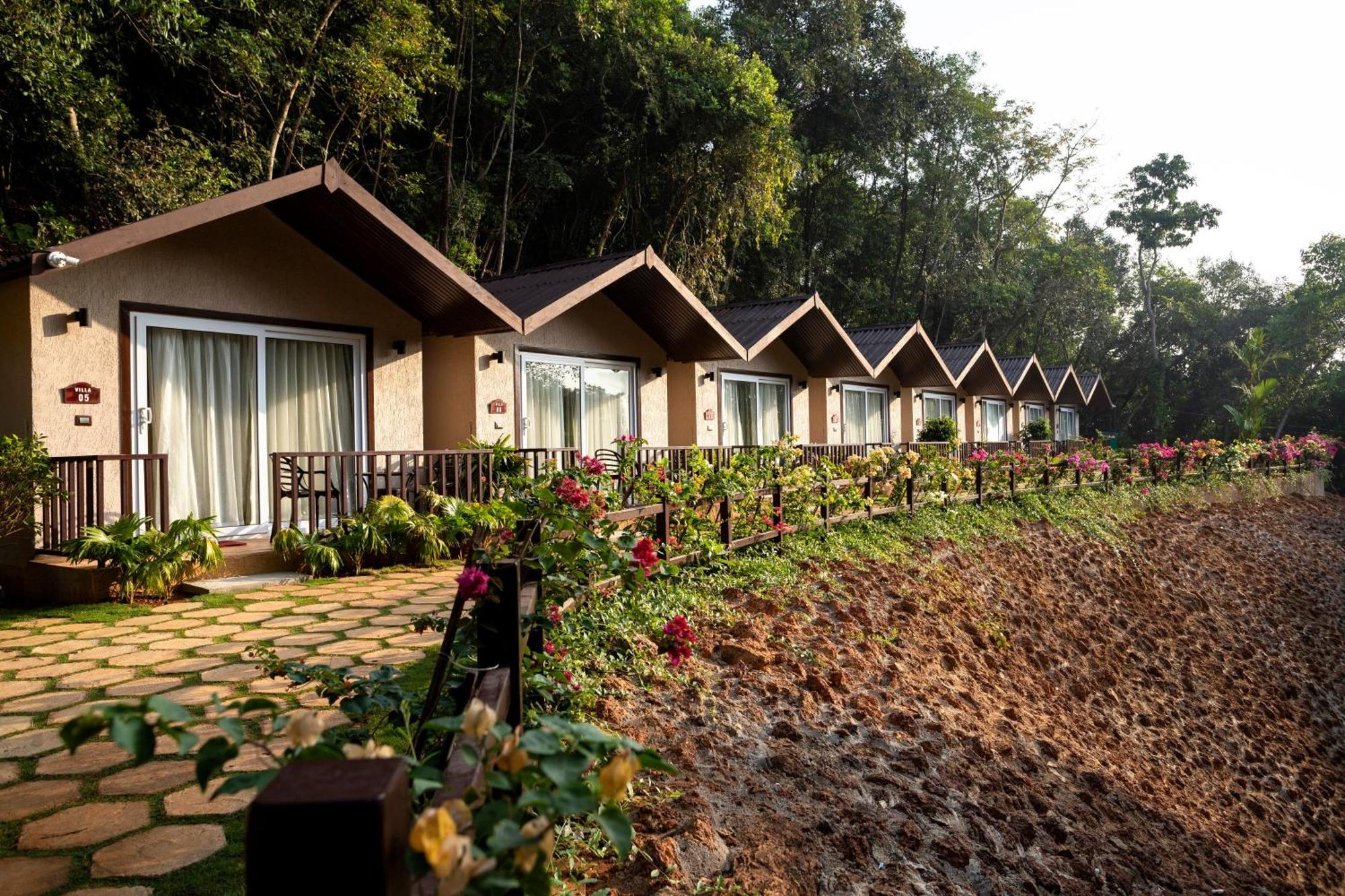 Hotel Stone Wood Premier Gokarna à Gokarna  Extérieur photo