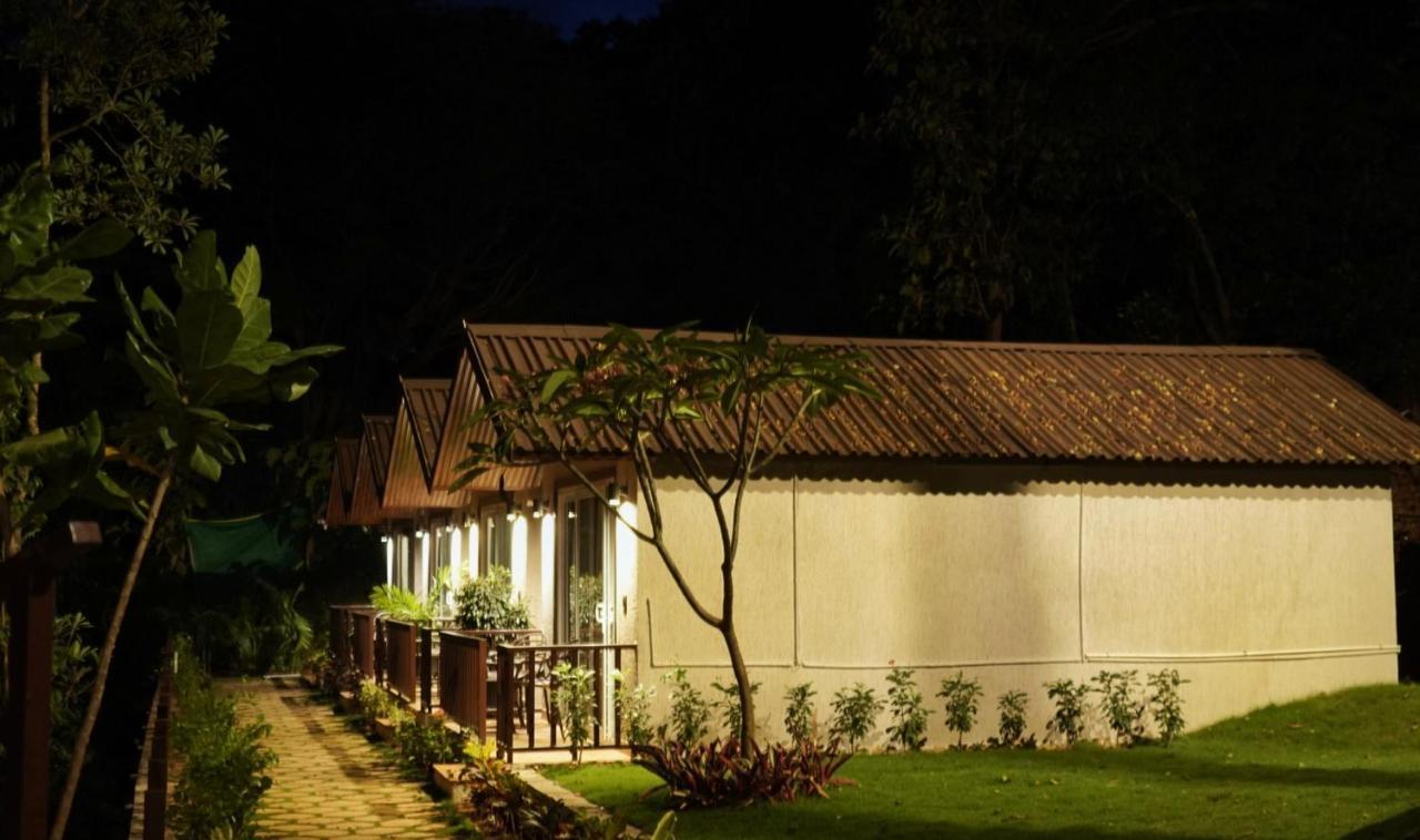 Hotel Stone Wood Premier Gokarna à Gokarna  Extérieur photo