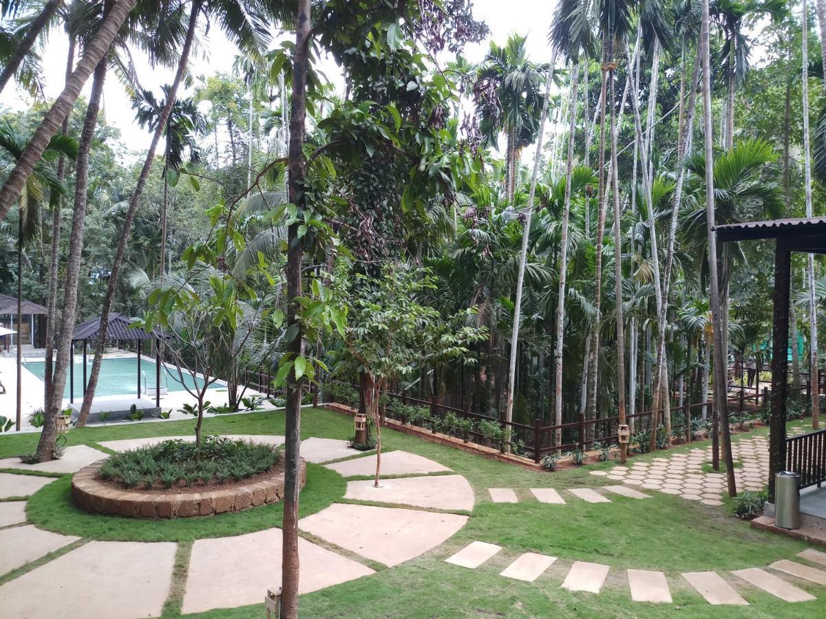 Hotel Stone Wood Premier Gokarna à Gokarna  Extérieur photo