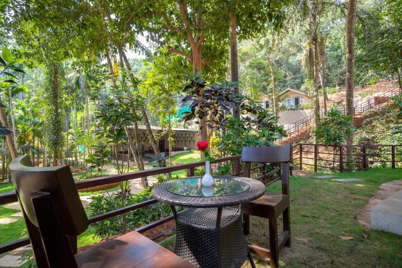 Hotel Stone Wood Premier Gokarna à Gokarna  Extérieur photo