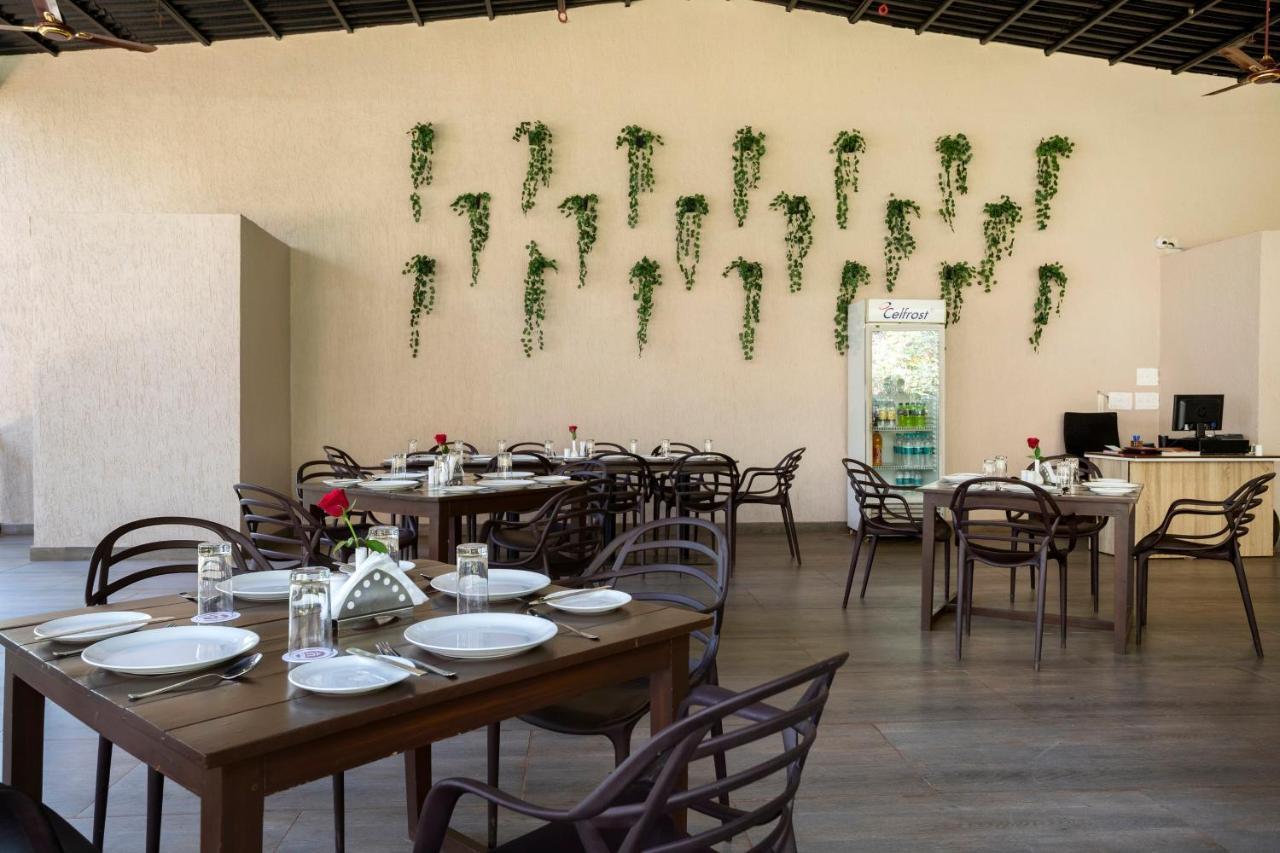 Hotel Stone Wood Premier Gokarna à Gokarna  Extérieur photo